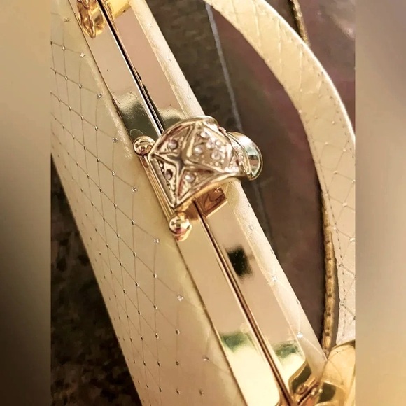 CIELO SATIN SWAROVSKI QUILT STICH EVENING BAG CHAMPAGNE AND GOLD - Picture 2 of 10